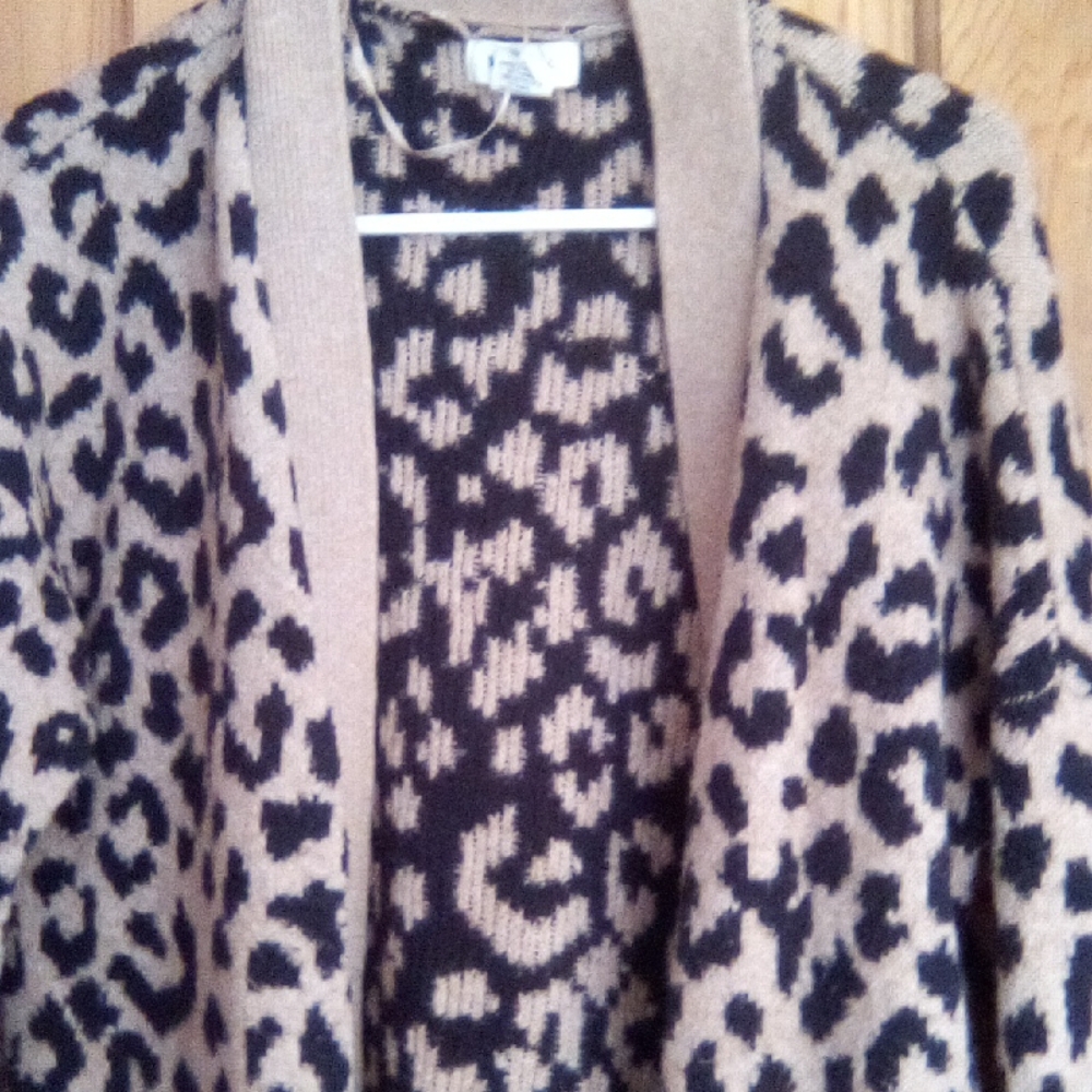 Chic Leopard Print Cardigan